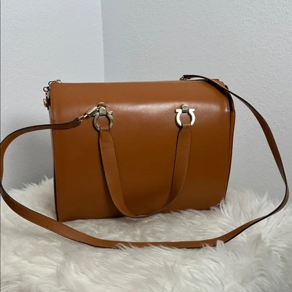 💯 Authentic Salvatore Ferragamo Boston Bag Leather🍀 - Picture 13 of 17